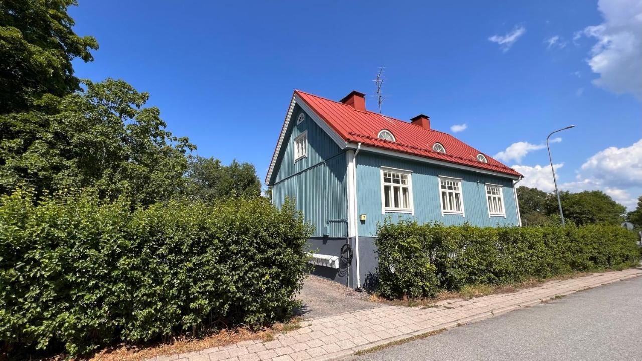 Tunnelmallinen Puutalohuoneisto. Turku Extérieur photo
